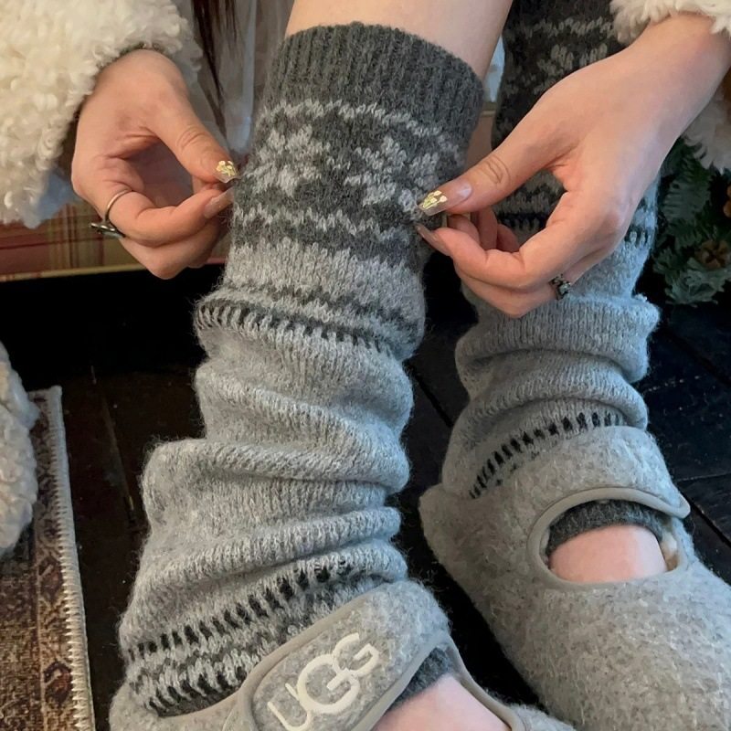 太泰！泰美了～秋冬灰色费尔岛清冷又复古！袜套搭勃肯小单鞋很美