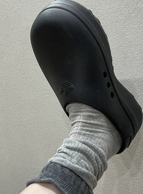 灰色系叠穿和厨师鞋好搭啊！真的韩里韩气的~ 双口撞色堆堆袜子