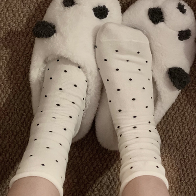 谁懂这双软糯波点堆堆wa的含金量！！！卷边设计超级可爱奶呼呼的