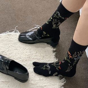 再推一波!分趾小皮鞋的本命分趾袜!植物花卉森系风不失时尚的look