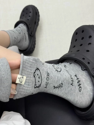 新品kitty袜袜！ 经典黑白灰色 百搭哦 侧边布标显质感 舒适入秋~