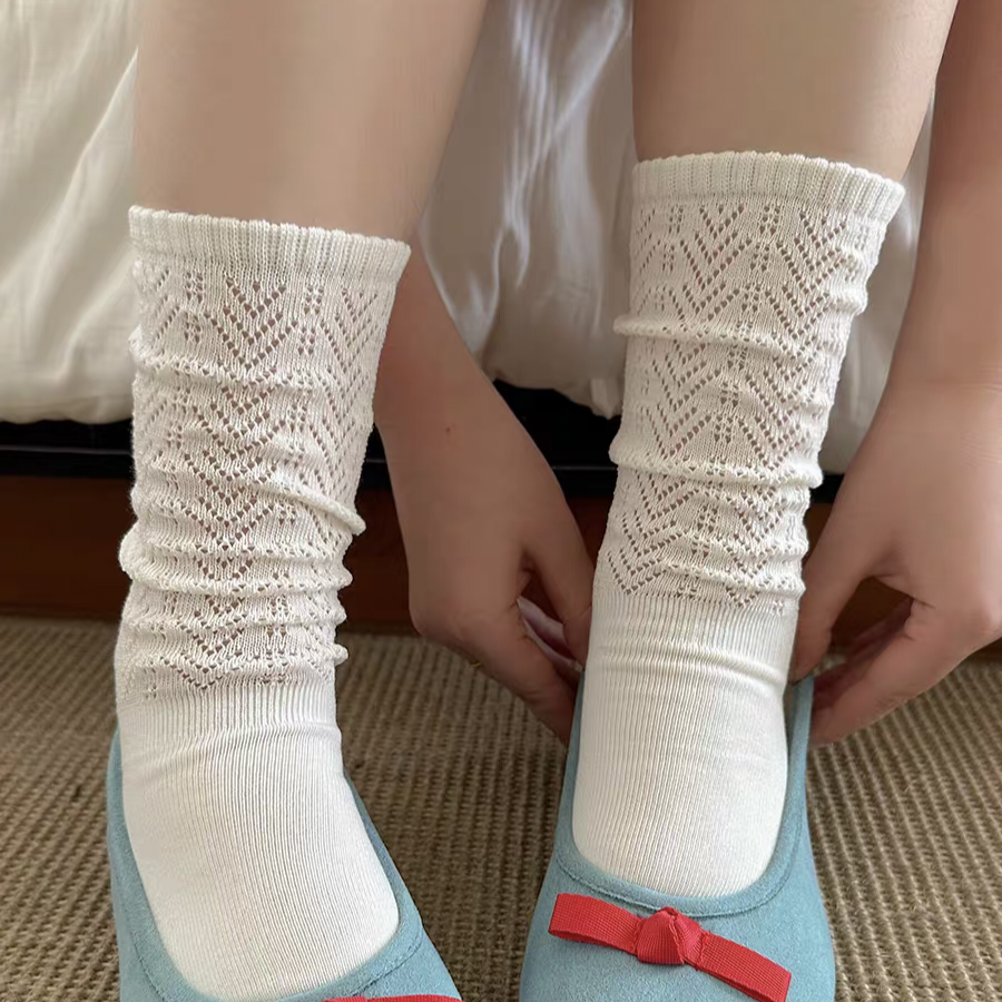 又找到入秋穿的新袜子啦~简约又高级!白色菱格小香堆堆袜子女