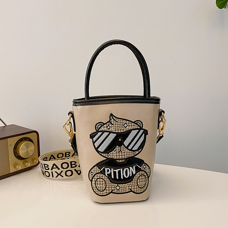 北包包原创春季休闲洋气手机包包女2024新款潮流单肩斜挎卡通小熊