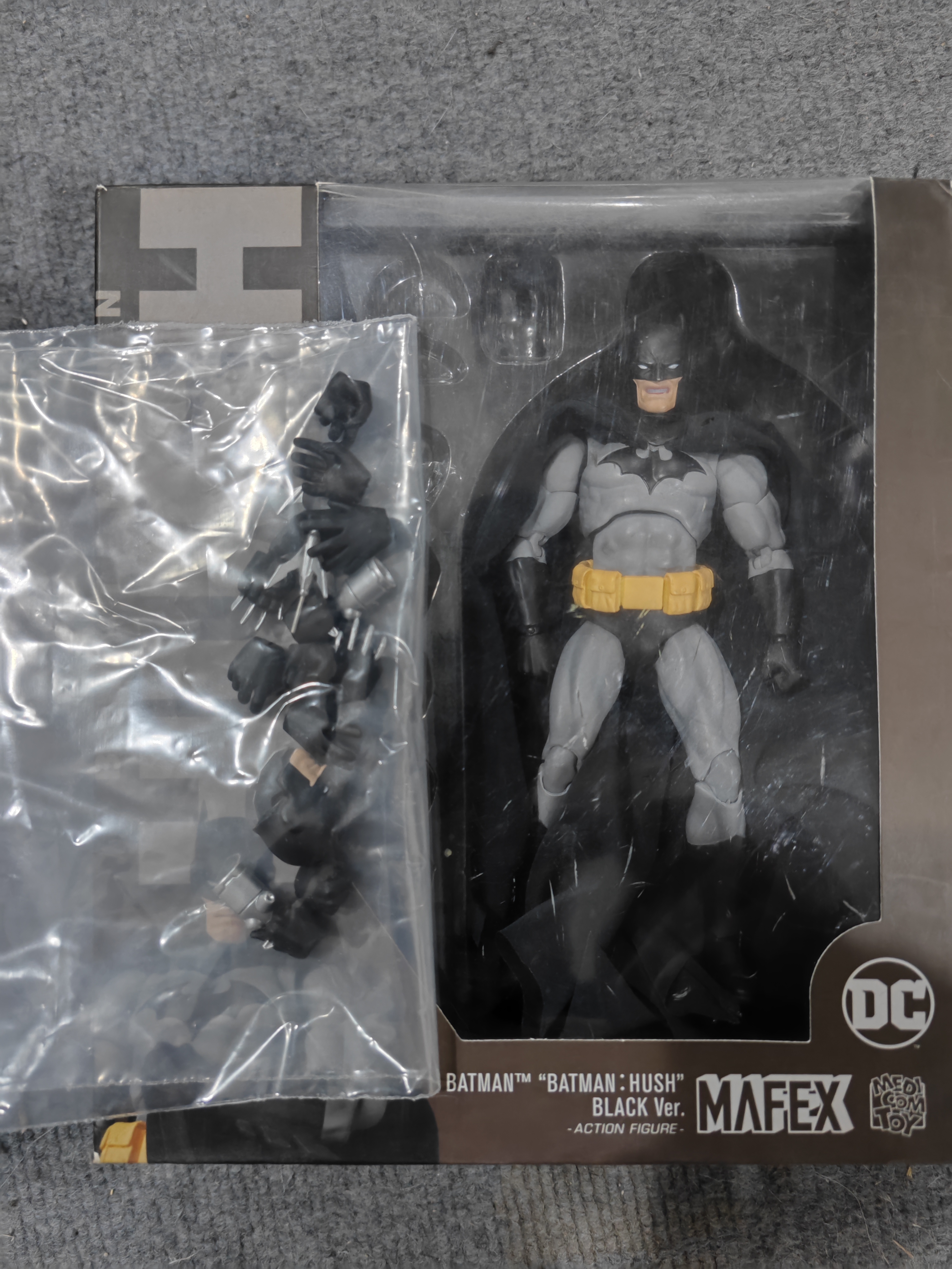 现货 MAFEX 1/12 DC漫画 缄默 蝙蝠侠 黑色版 可动人偶 手办