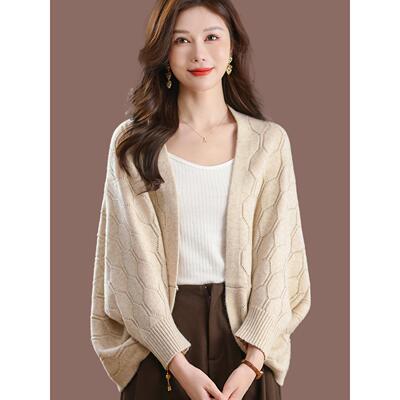 蝙蝠袖羊毛针织开衫女春秋2025新款外搭小个子短款配裙子毛衣外套
