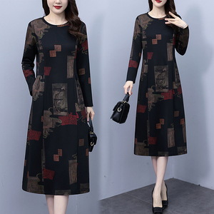 高级感品牌妈妈连衣裙女2026春秋季新款长袖遮肚显瘦气质打底裙子
