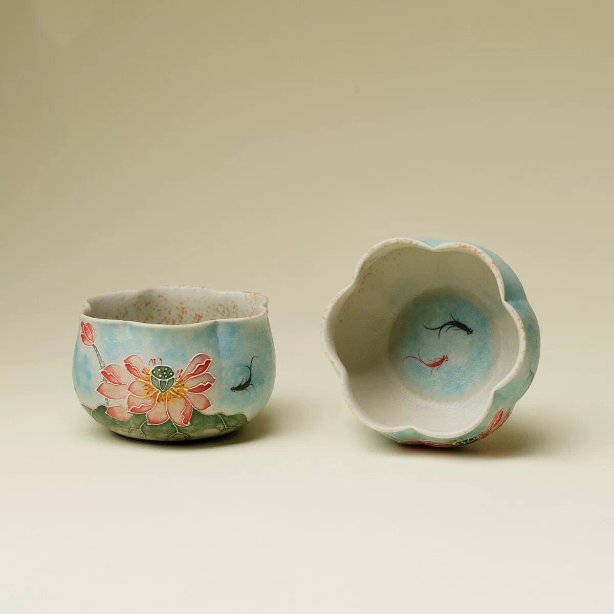 纯手绘青花鱼戏莲花陶瓷品茗杯