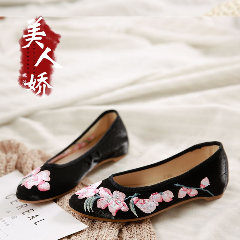 老北京春秋季亮丝低跟绣花布鞋