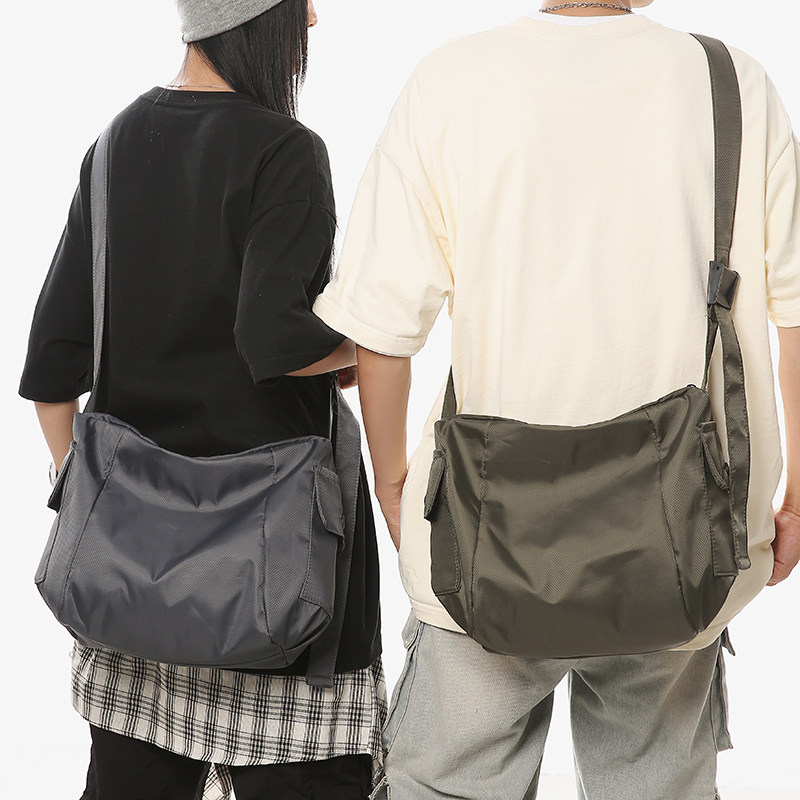 轻便斜挎包女大容量运动休闲上课包通勤工装包个性单肩包旅行包男