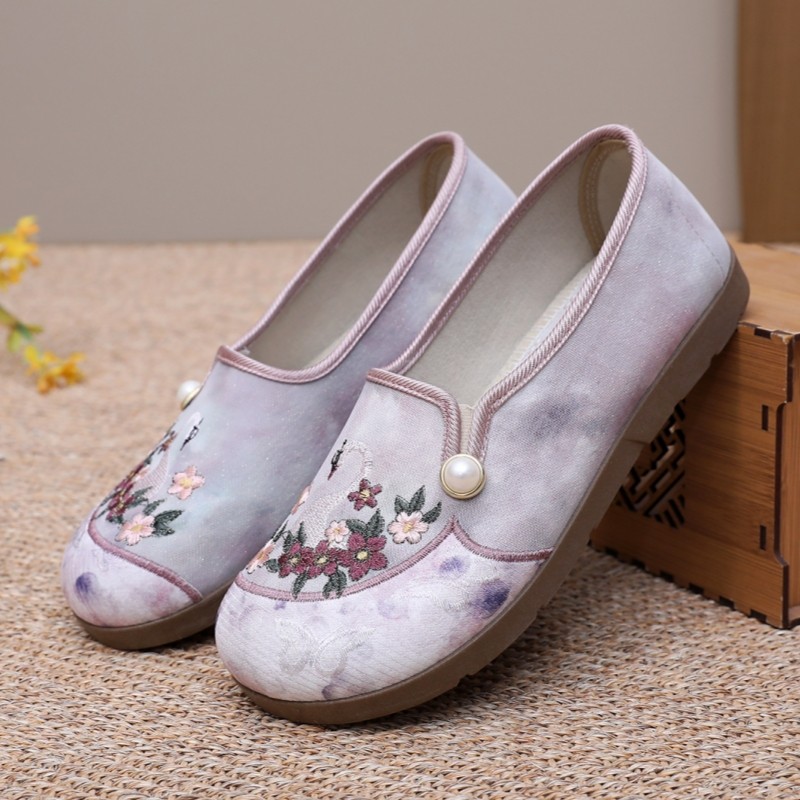 新款老北京布鞋女鞋绣花鞋汉服鞋古风一脚蹬女士妈妈鞋软底鞋舒适,女鞋,汉服鞋,淘宝优惠券,粉丝福利购,淘宝优惠卷
