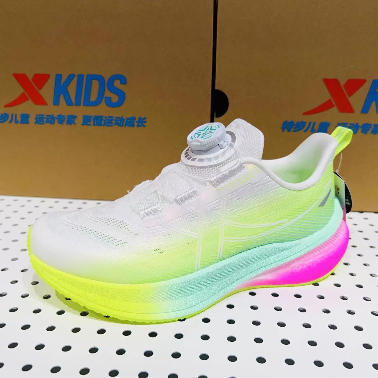 特步儿童鞋运动鞋男童女童跑步鞋夏季网面透气中大童跑鞋碳板体考