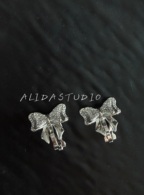 ALIDA家银色高级蝴蝶耳夹