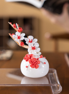 陶瓷手工捏花红梅花圆瓶羊脂玉瓷