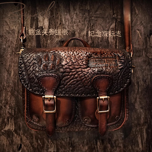 重磅手工邮差包美式复古厚牛皮高油脂马鞍做旧野牛纹老钱风高级感