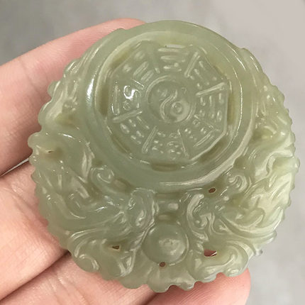 天然新疆和田玉太极八卦玉坠二龙戏珠护身玉牌子玉石双龙八卦吊坠