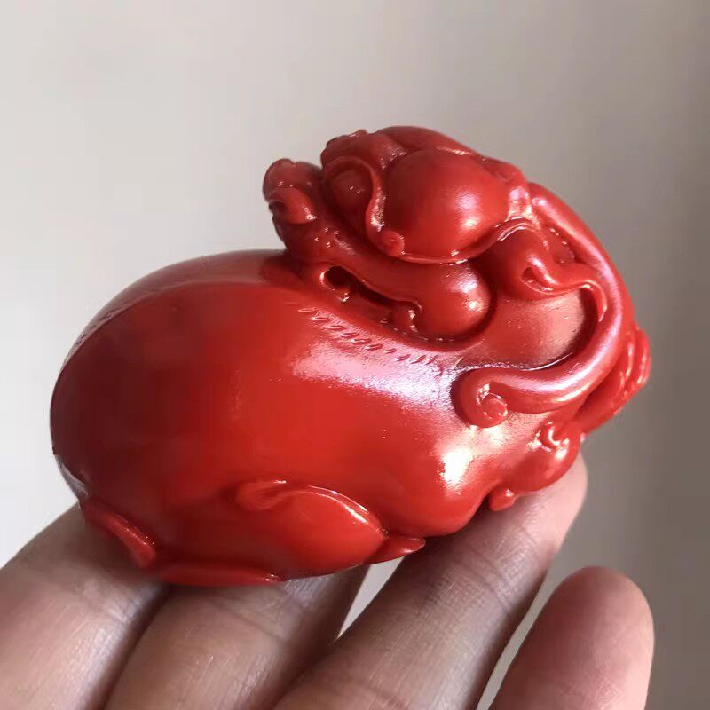 南红雕刻貔貅手把件礼物纳财茶宠神兽高仿南红玛瑙貔貅把玩件男士