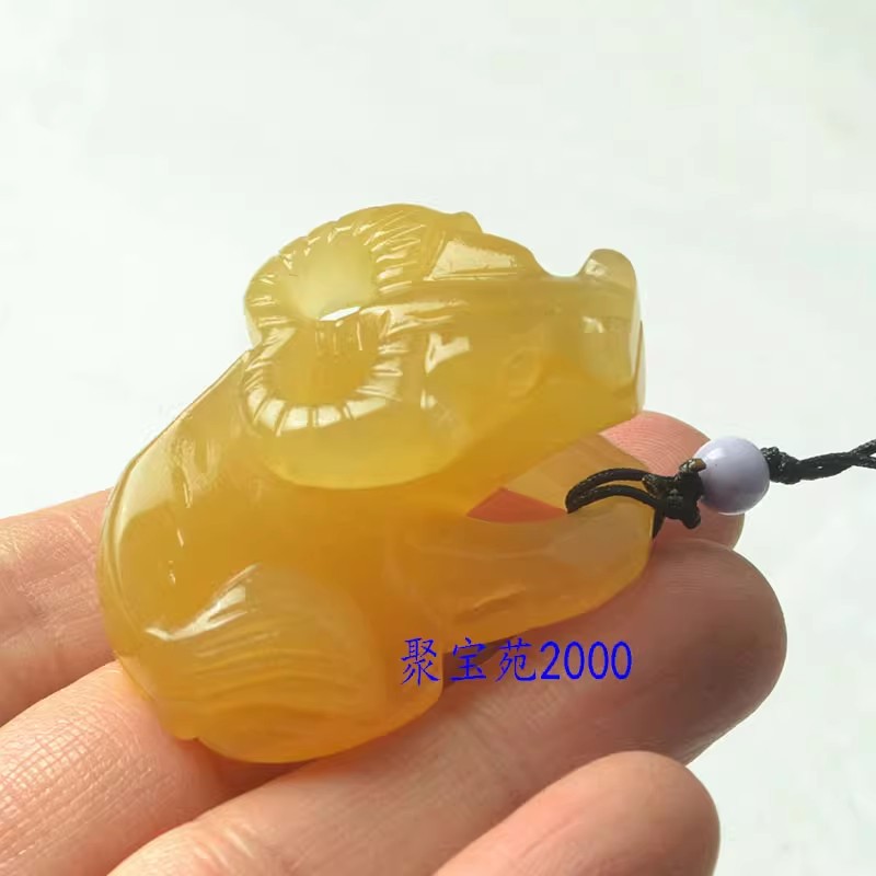 天然黄龙玉立体生肖牛吊坠男女士黄腊石a货旺财牛吉祥挂坠牛挂件