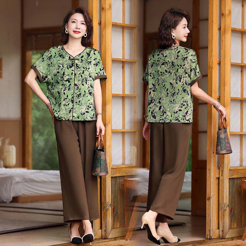 专柜品牌老年人夏季碎花套装妈妈新款短袖裤子老人衣服奶奶套头T