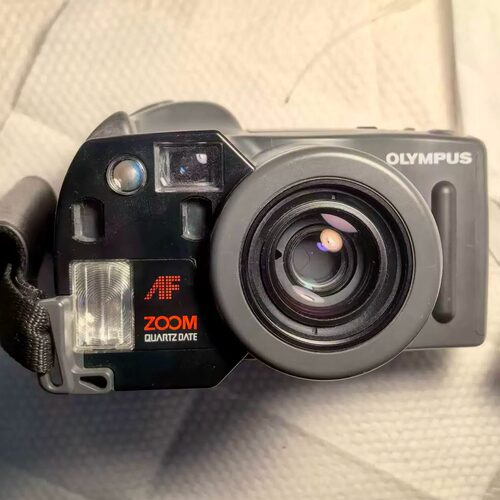 奥林巴斯IZM300胶卷相机，搭配38-105mm变焦镜头