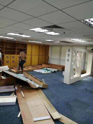 中小型办公室写字楼装修全包玻璃隔墙吊顶自流平地面全屋翻新全包