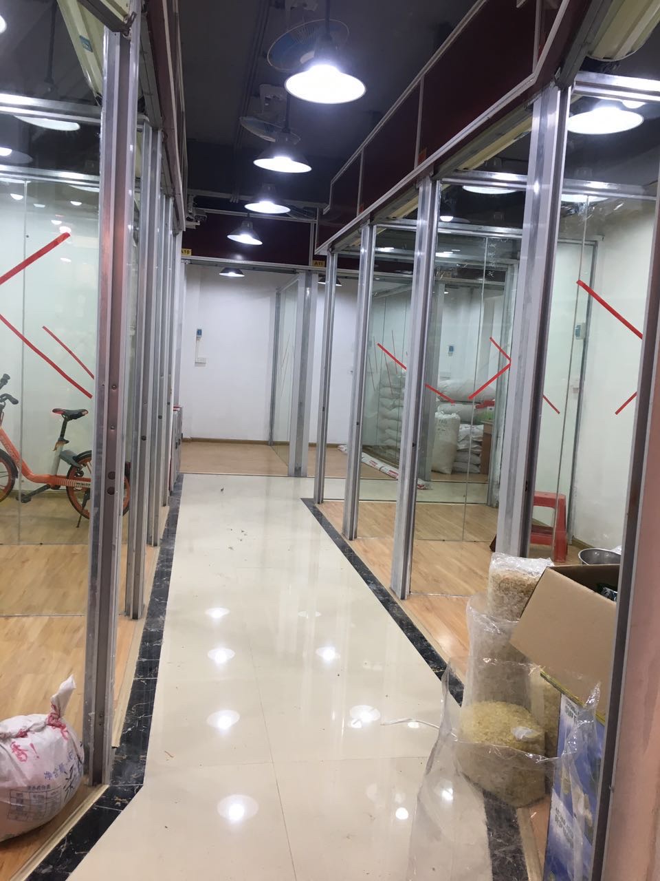 广州全包装修公司商铺办公室玻璃隔墙吊顶旧房改造翻新设计施工队