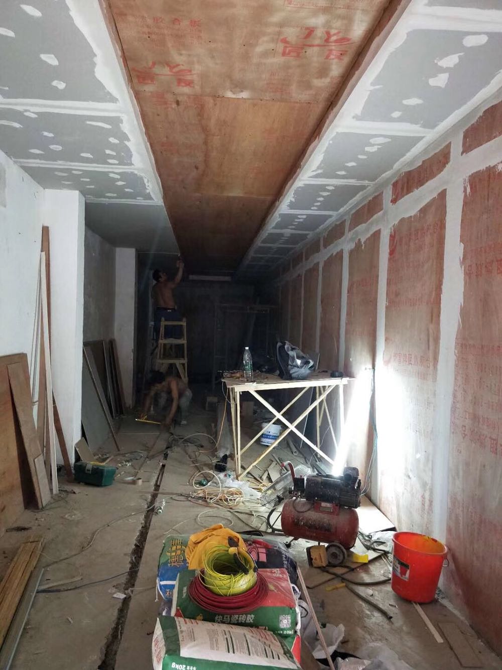 广州办公室写字楼装修翻新改造隔墙刷漆刷新隔断施工店面商铺美容