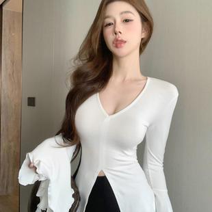 辣妹v领喇叭袖 显瘦设计感开叉长袖 T恤女秋季 胖mm修身 上衣 大码 美式