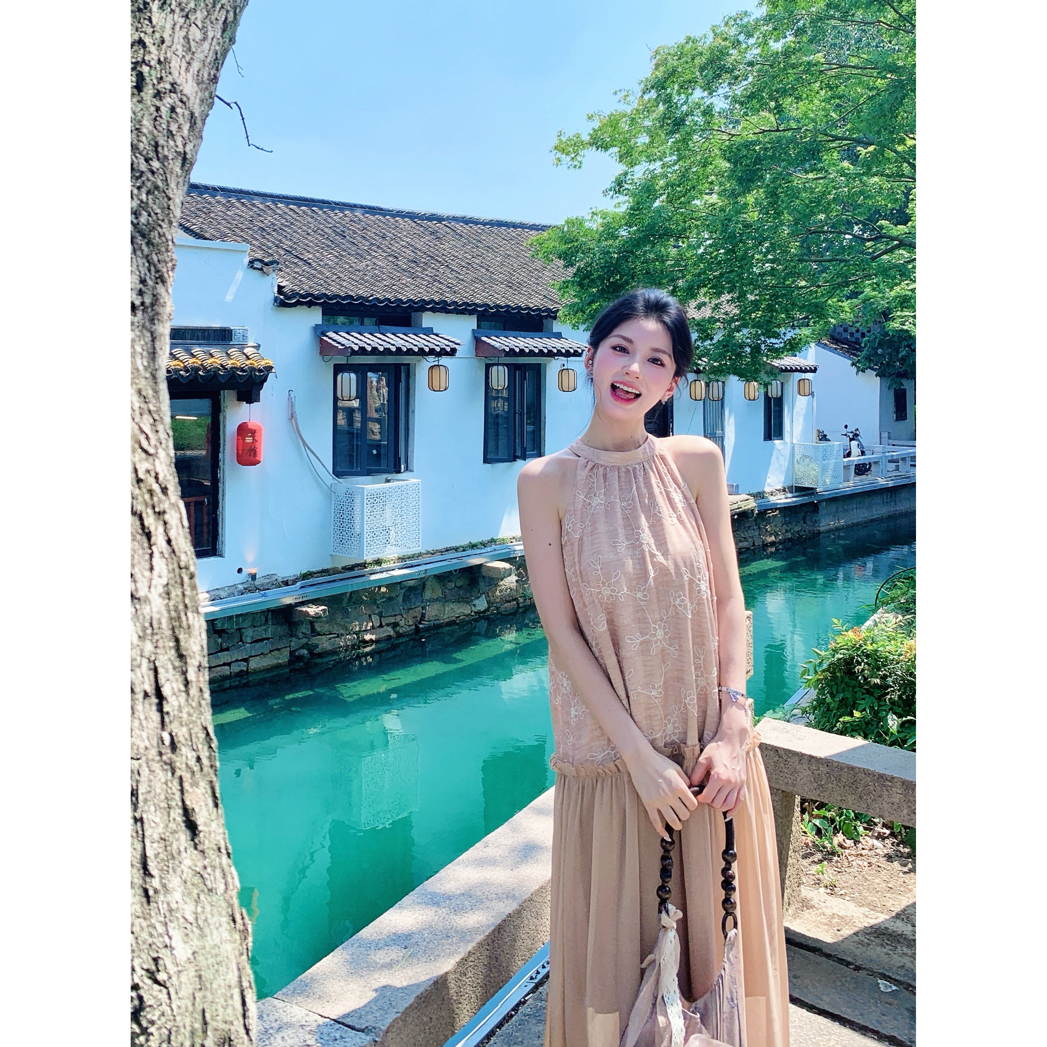 小象重工刺绣拼接网纱连衣裙
