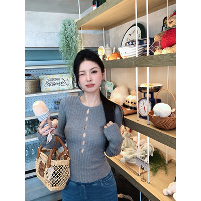 小象镂空设计羊毛针织打底衫