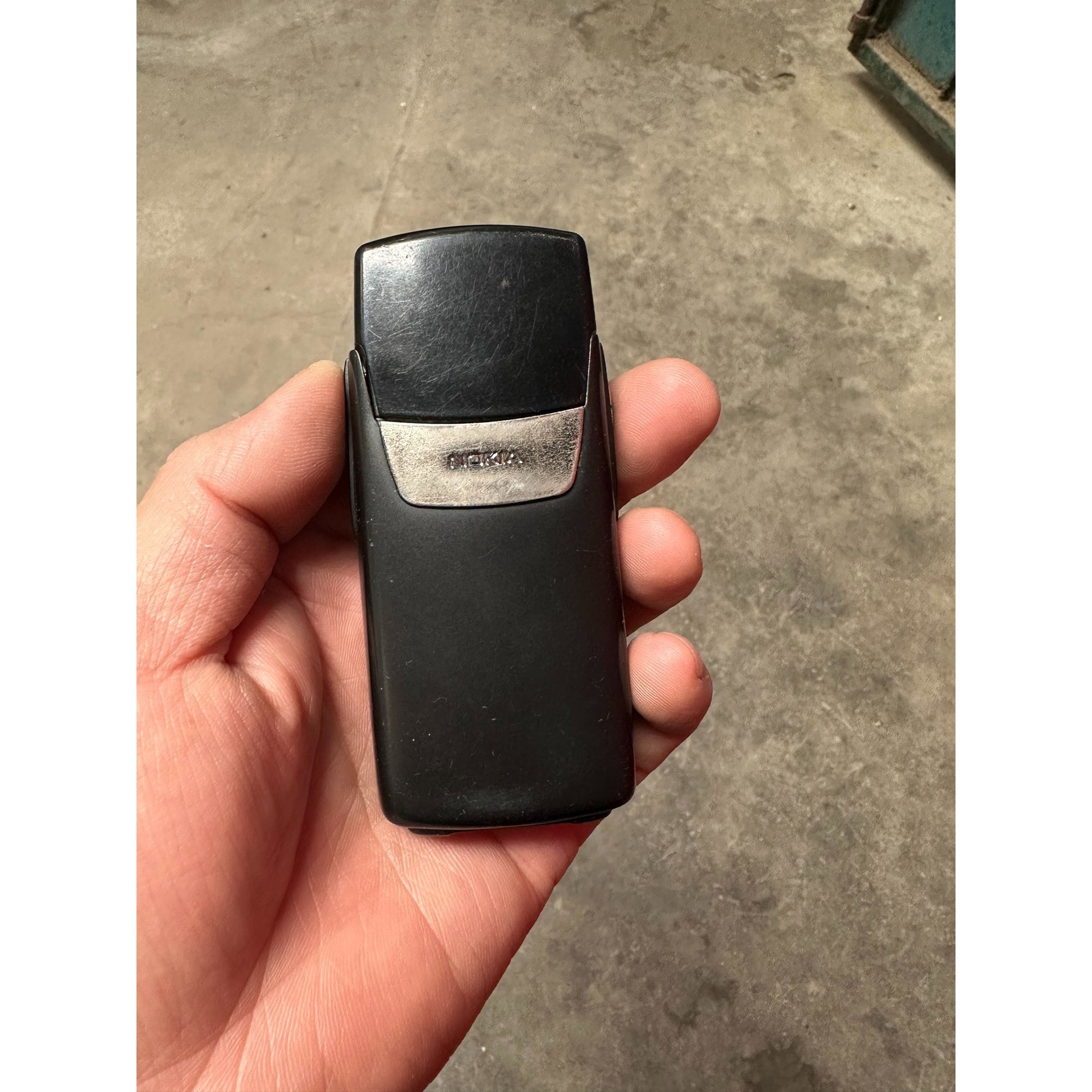 诺基亚8910i,高端钛合金机身,一键自动缓慢上升功能,曾经