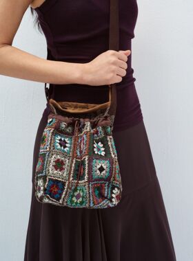 Hello September 复古潮流拼接多材质猪鼻扣抽绳单肩斜挎包V60232