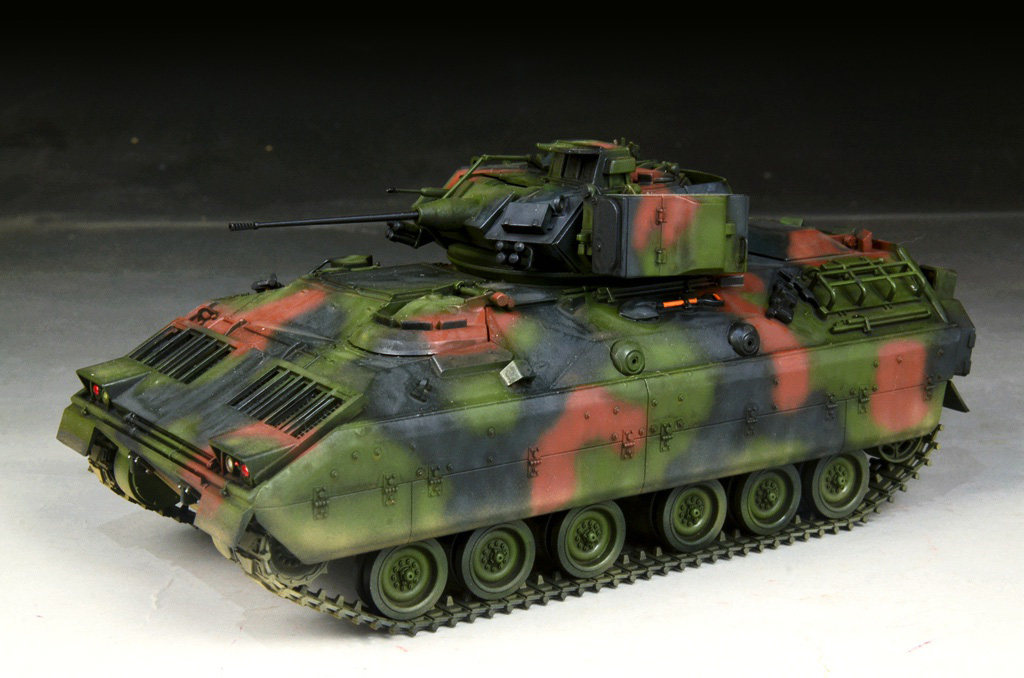 成品模型 田宫1/35 M2A2 布雷德利步兵战车 北约三色 包邮