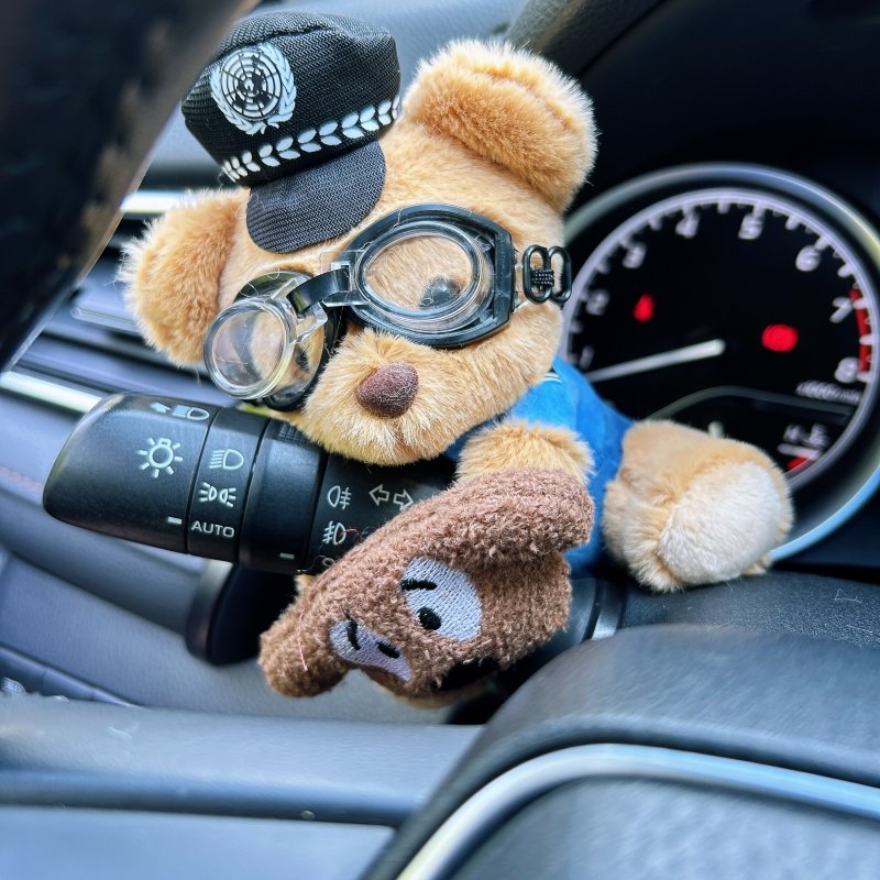 警察小熊车内怀档装饰