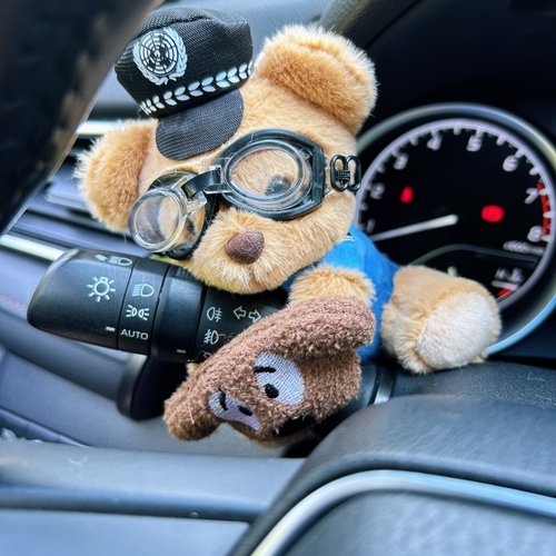 警察小熊车内怀档装饰