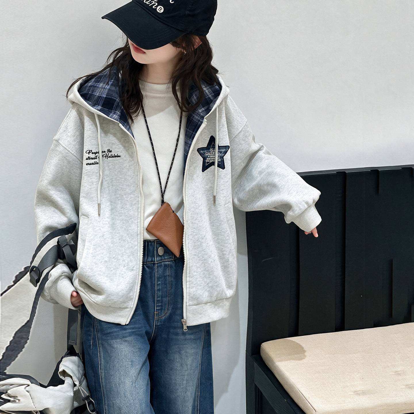 官方正品女童外套春秋装开衫2026新款时髦儿童休闲连帽棒球服秋季