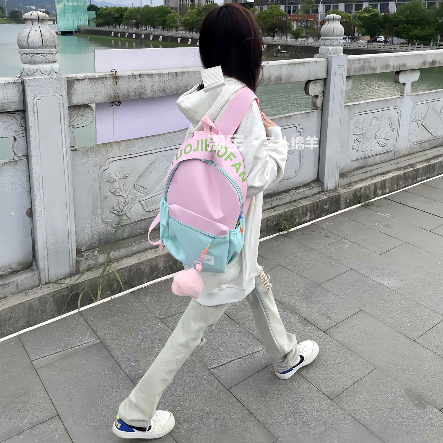高颜值书包可爱双肩包ins小众女生初中高中大学生多巴胺轻便背包
