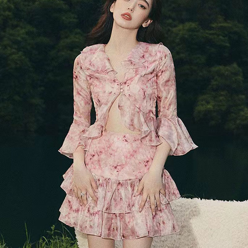 2023春夏新款设计师品牌名媛摇摆伦巴碎花v领上衣半裙两件套套装