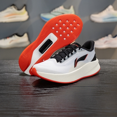 李宁男子跑鞋缓震回弹