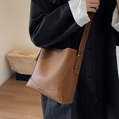 大容量复古包包女2025新款 秋冬时尚 百搭单肩斜挎包通勤女包水桶包