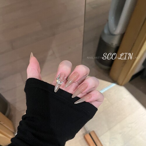 百搭裸色施华洛超长杏仁穿戴甲