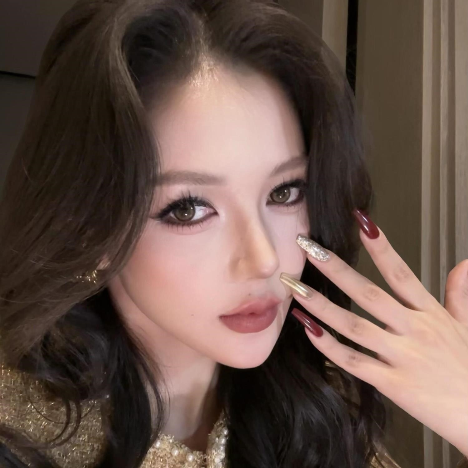 纯手工穿戴甲秋冬款显白纯色酒红亮片魔镜金美甲假指甲新年婚甲