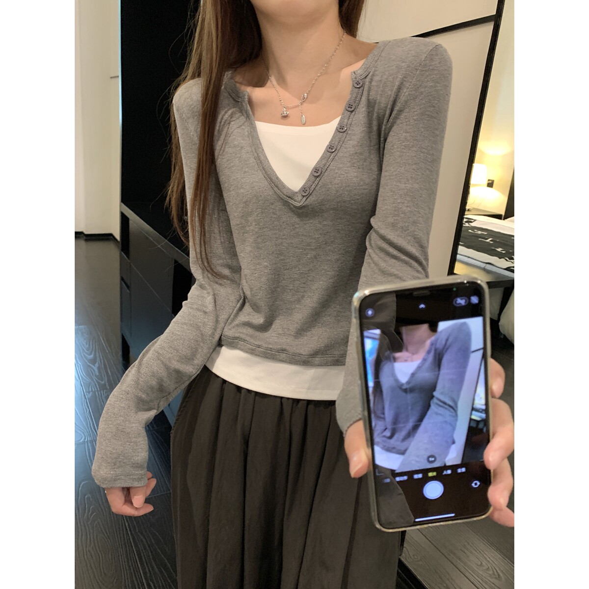 哺乳上衣秋季产后假两件撞色v领纽扣长袖T恤辣妈款外出喂奶打底衫