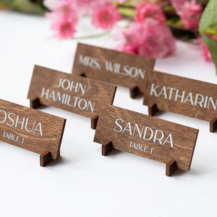 婚礼餐碟名字牌定制宴会装饰婚庆台卡设置客人姓名吊牌席位卡牌