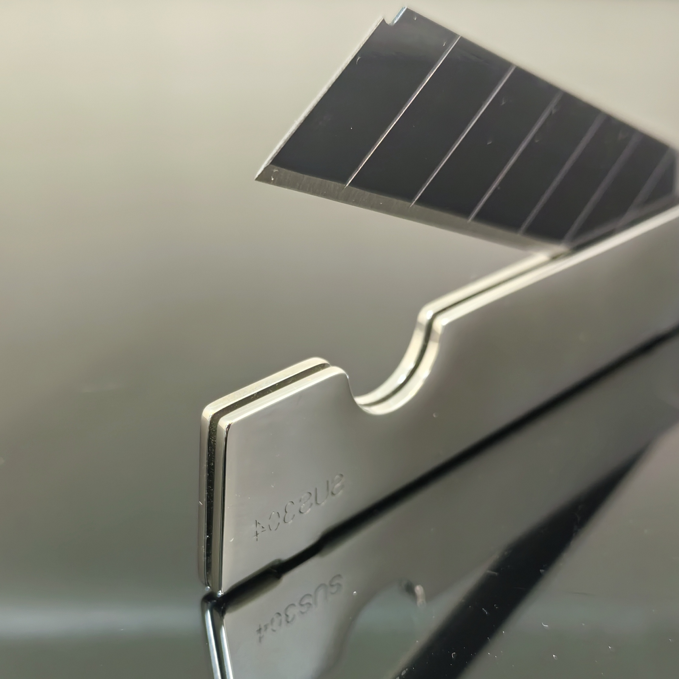 【一体成型美工刀】可换刀片 削铅笔刀美术美工刀开箱刀手工刀具