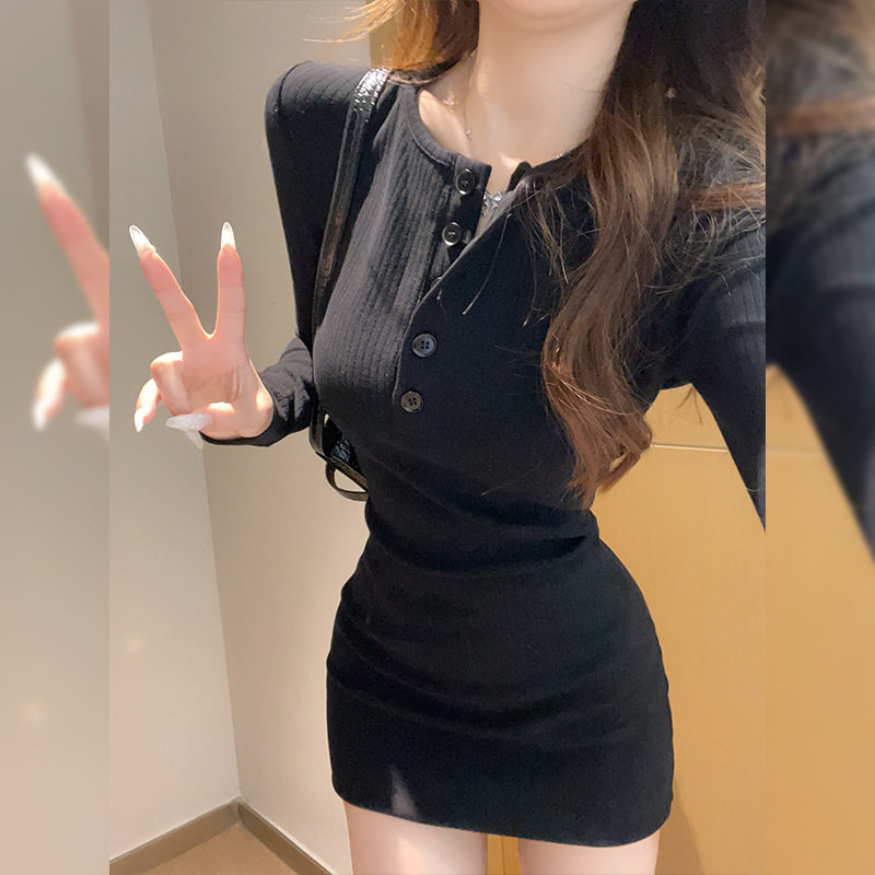 入秋连衣裙女春秋2026新款高级感秋冬修身黑色长袖包臀短裙子套装