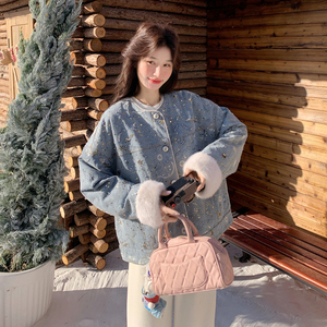 蓝色牛仔刺绣羊羔毛拼接羽绒服女冬超火好看高级小众保暖加厚外套图片