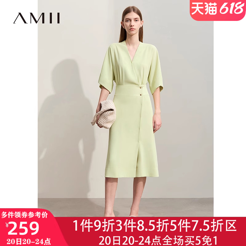 Amii2024夏季新款通勤V领法式短袖连衣裙女收腰a字小黑裙子气质