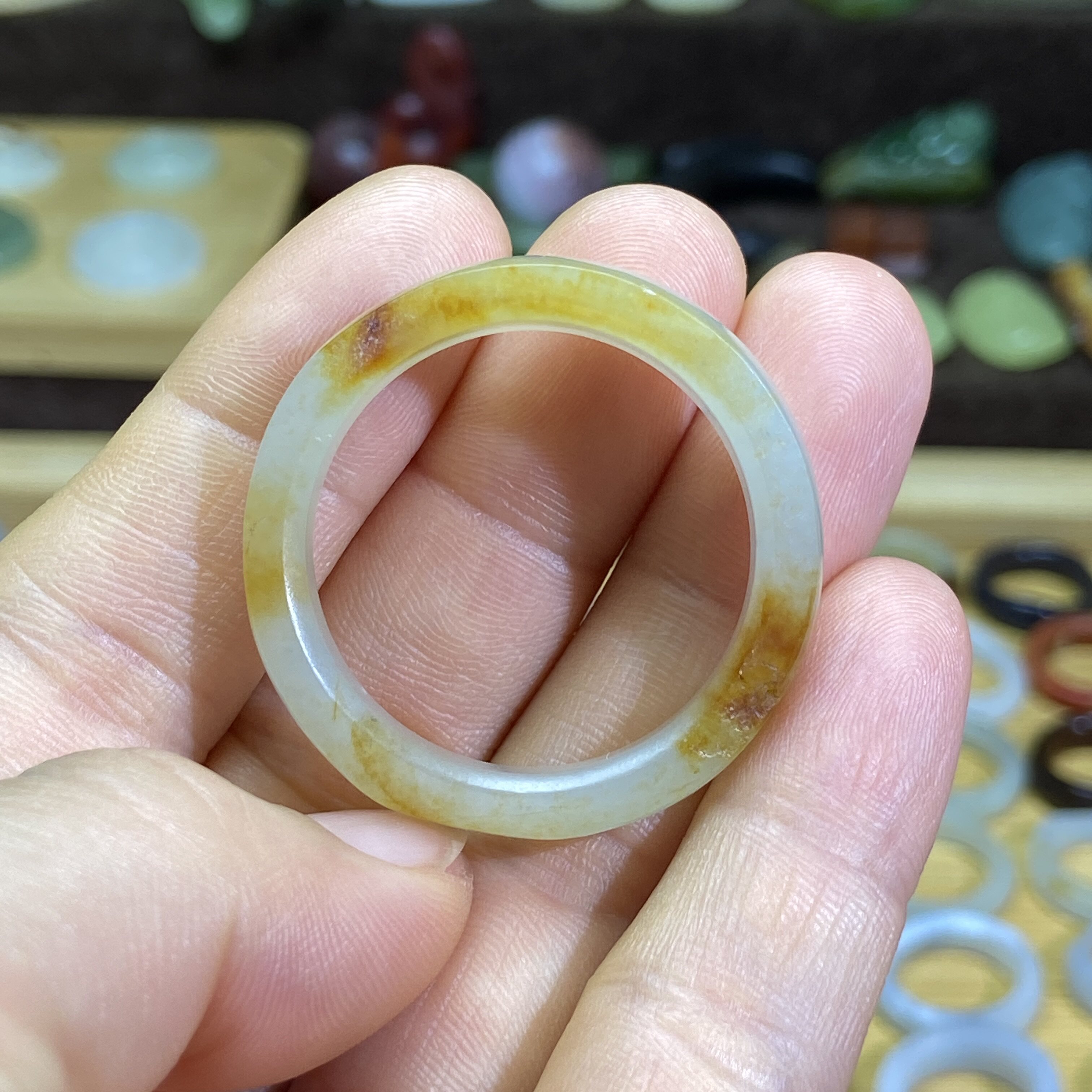 和田玉白玉籽料卡27满皮洒金皮随型袈裟环大玉环文玩珠串跑圈挂饰