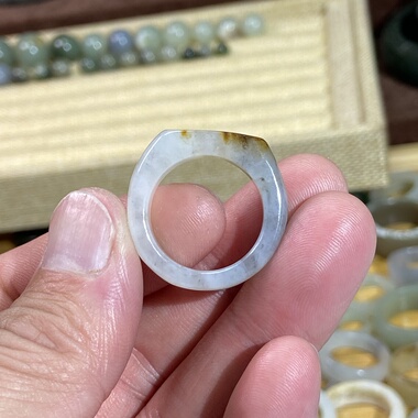 和田玉籽料洒金皮卡18随型马鞍戒古风戒指跑环玉环文玩珠串挂饰