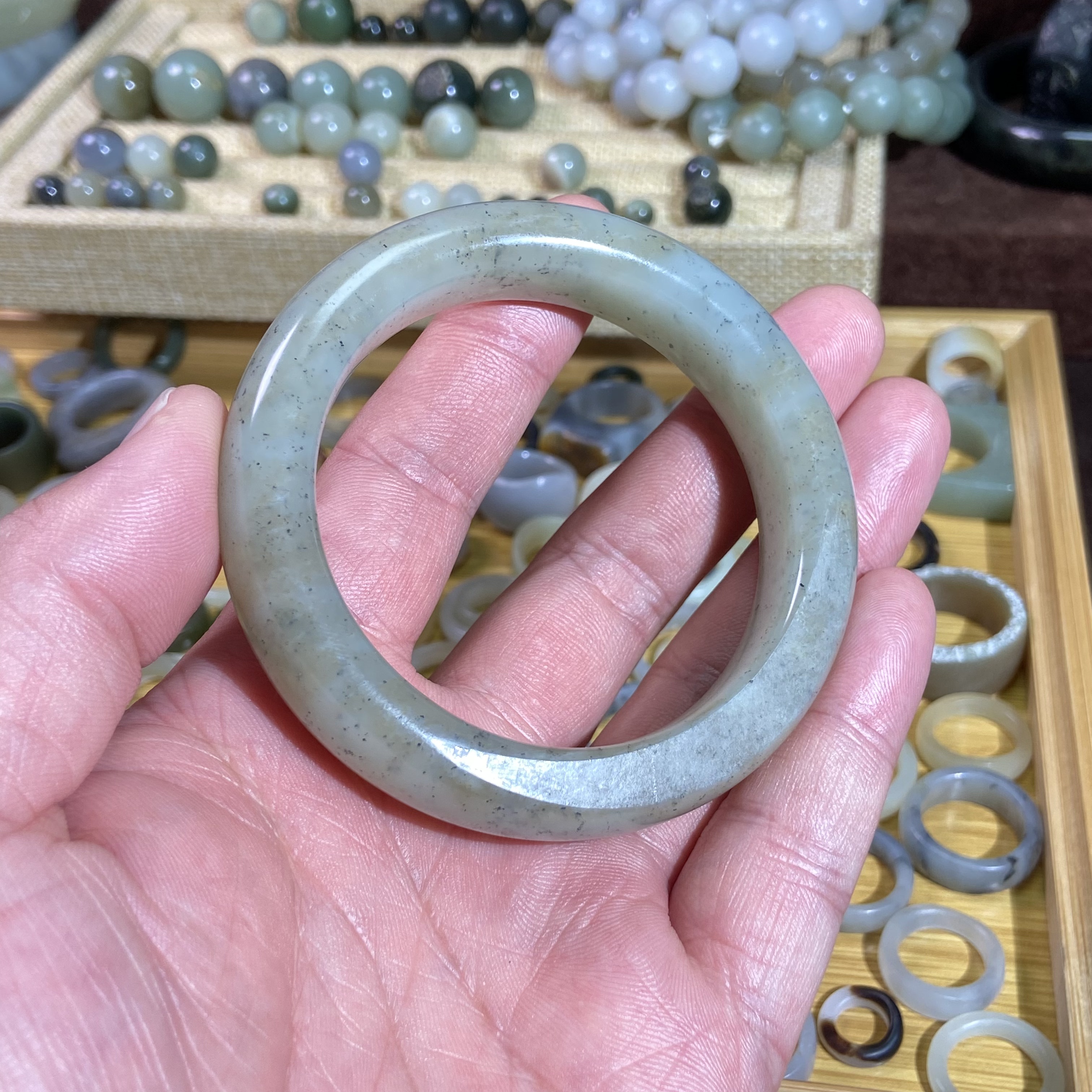 和田玉籽料手镯圈口57糖青花白底芝麻糊随型古风镯子留皮古韵福镯